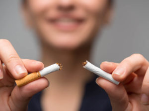 Rompe con el tabaco por tu salud bucodental